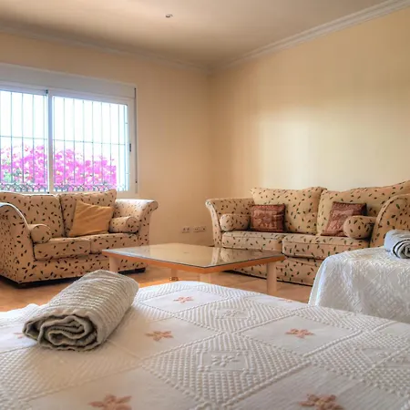 Βίλα Lovely Modern Private Pool Close To *